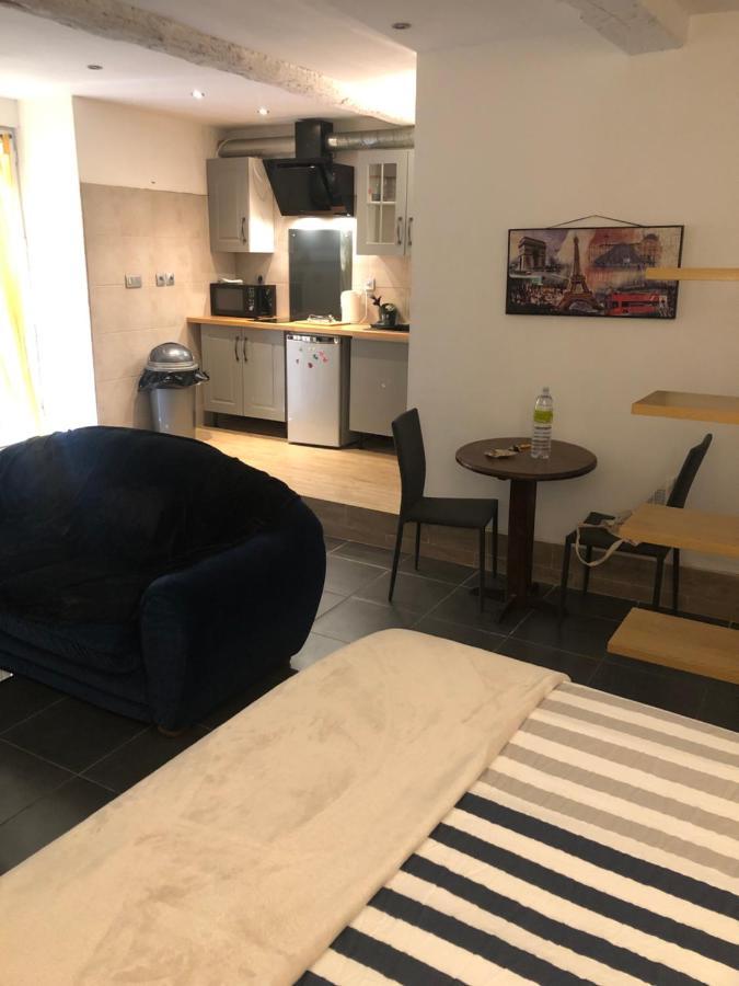 Studio Centre Ville Proche Gare Avec Cour Privee カルカソンヌ エクステリア 写真
